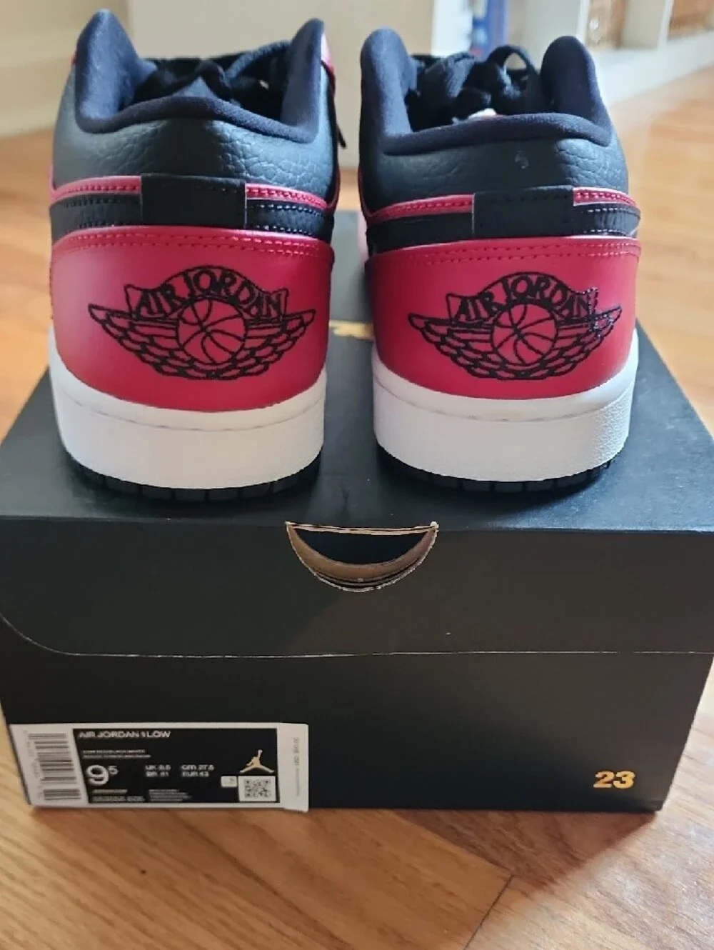 Nike Air Jordan 1 Low - Red & Black - Picture 2 of 6